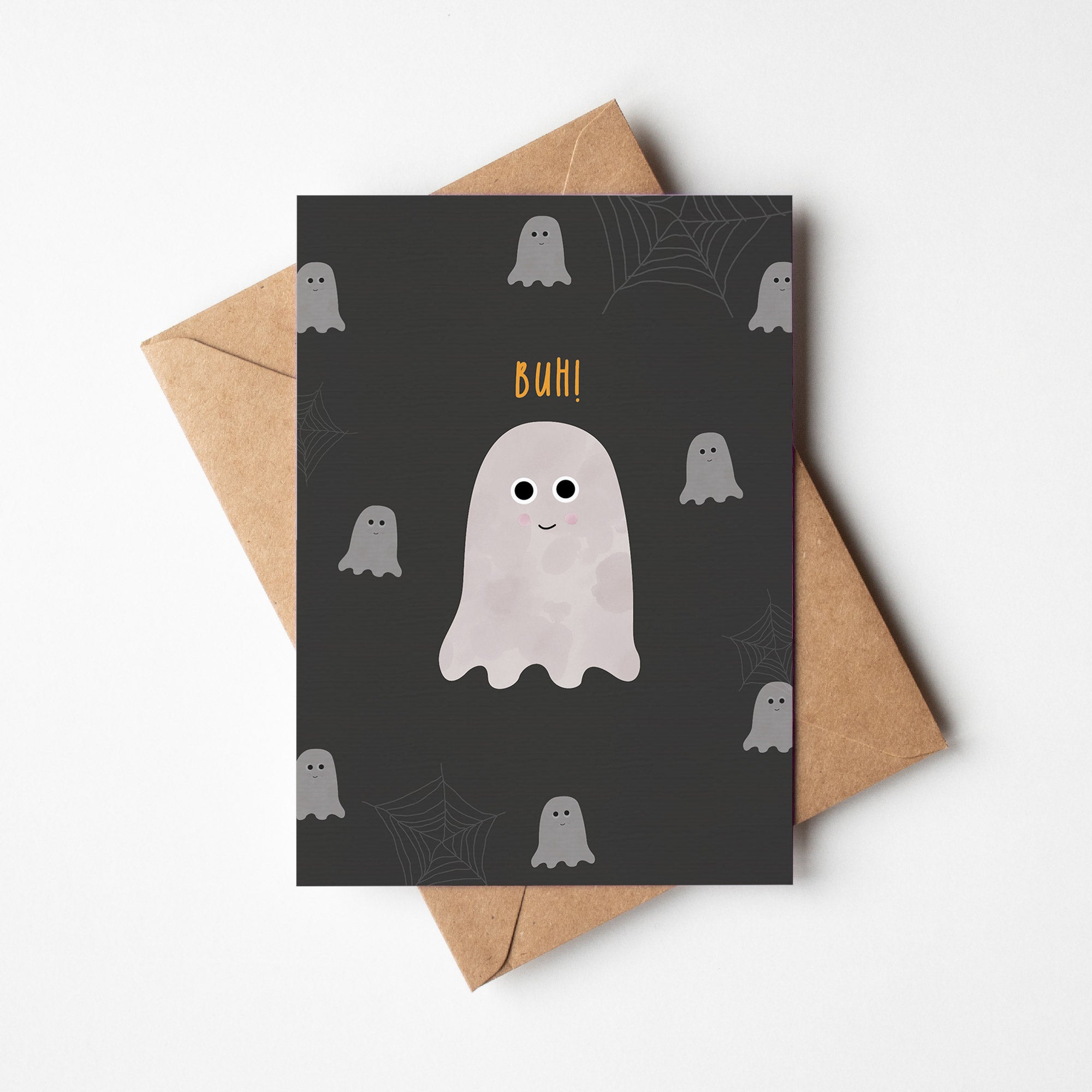 Illustration einer Halloween-Grußkarte mit einem lächelnden weißen Gespenst und der Aufschrift „Happy Halloween“ auf orangem Hintergrund