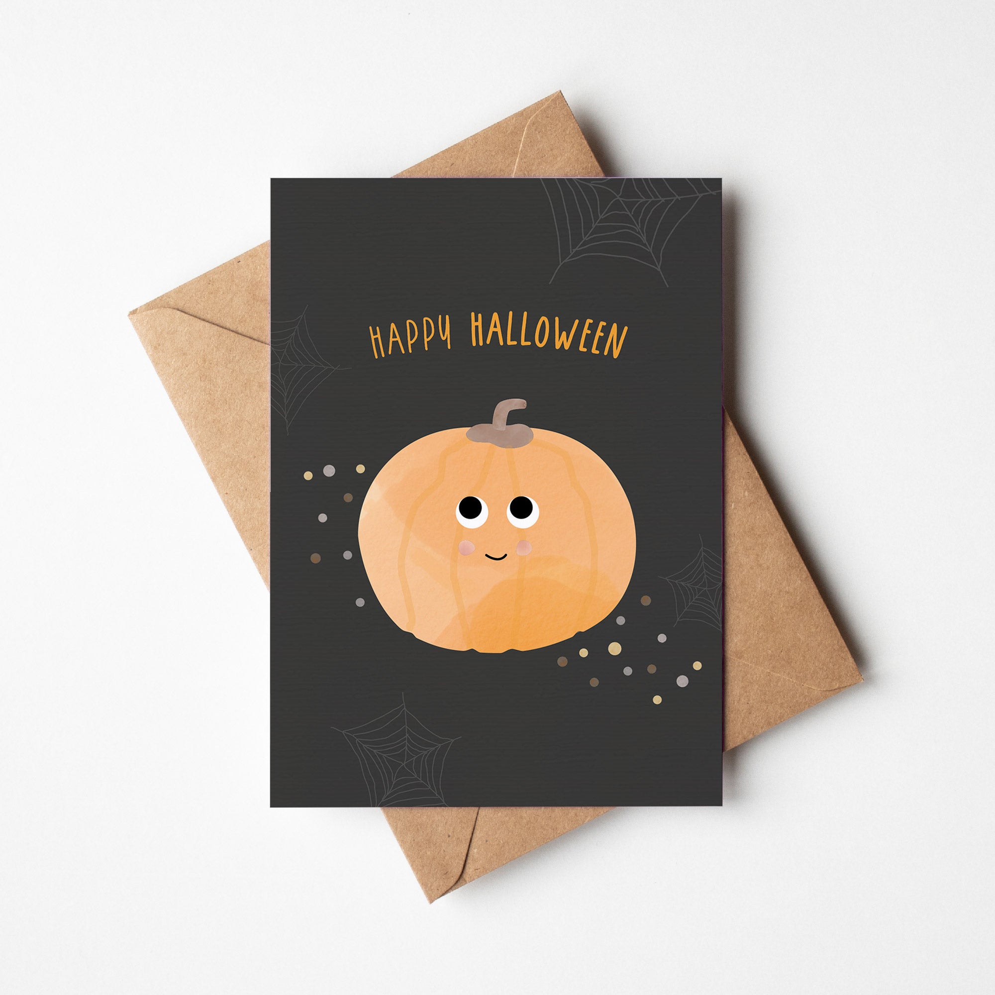 Illustration einer Halloween-Grußkarte mit einem lächelnden Kürbis und der Aufschrift „Happy Halloween“ auf orangem Hintergrund