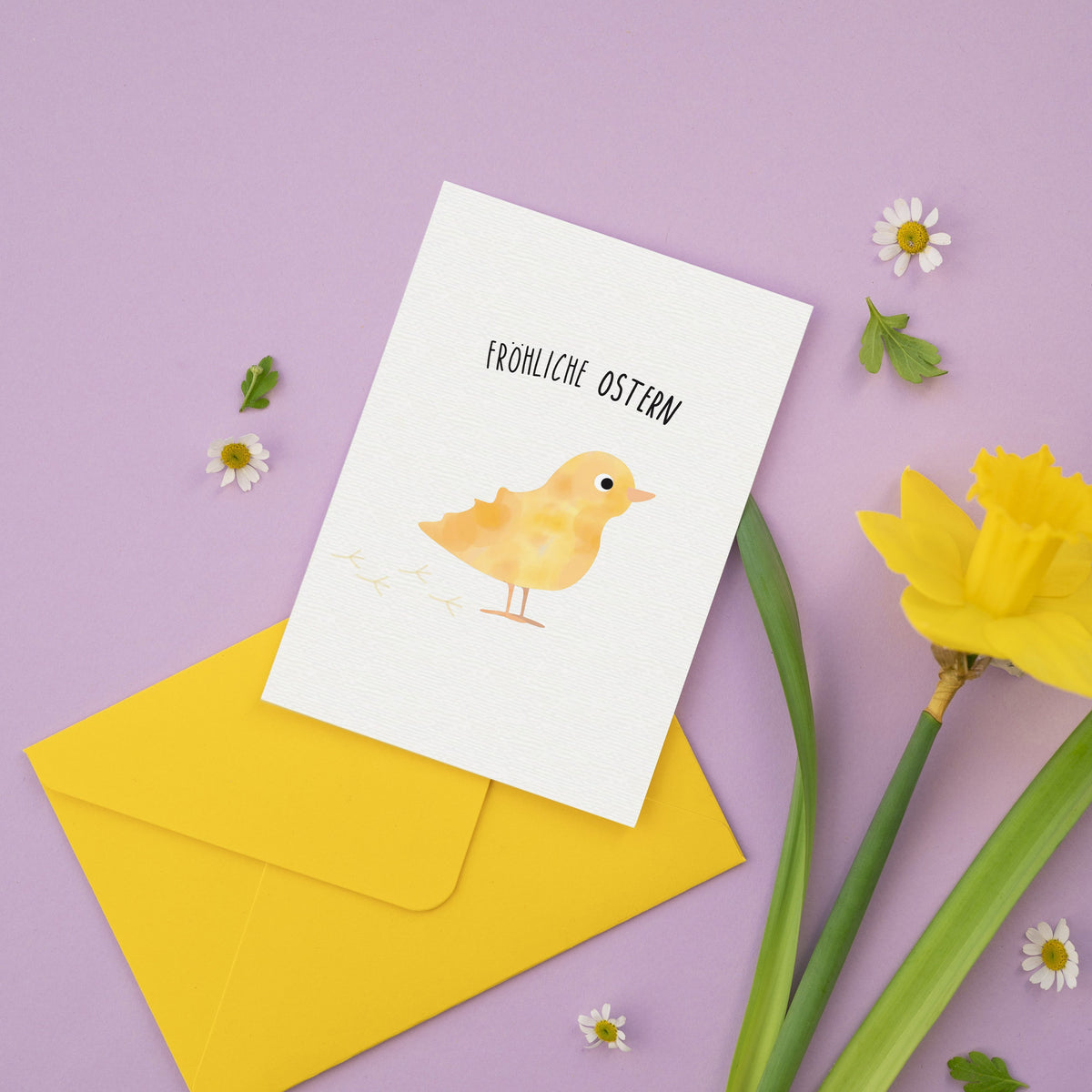 Postkarte mit Küken und dem Schriftzug „Fröhliche Ostern“ im niedlichen Design, ideal als Ostergruß oder Dekoration.