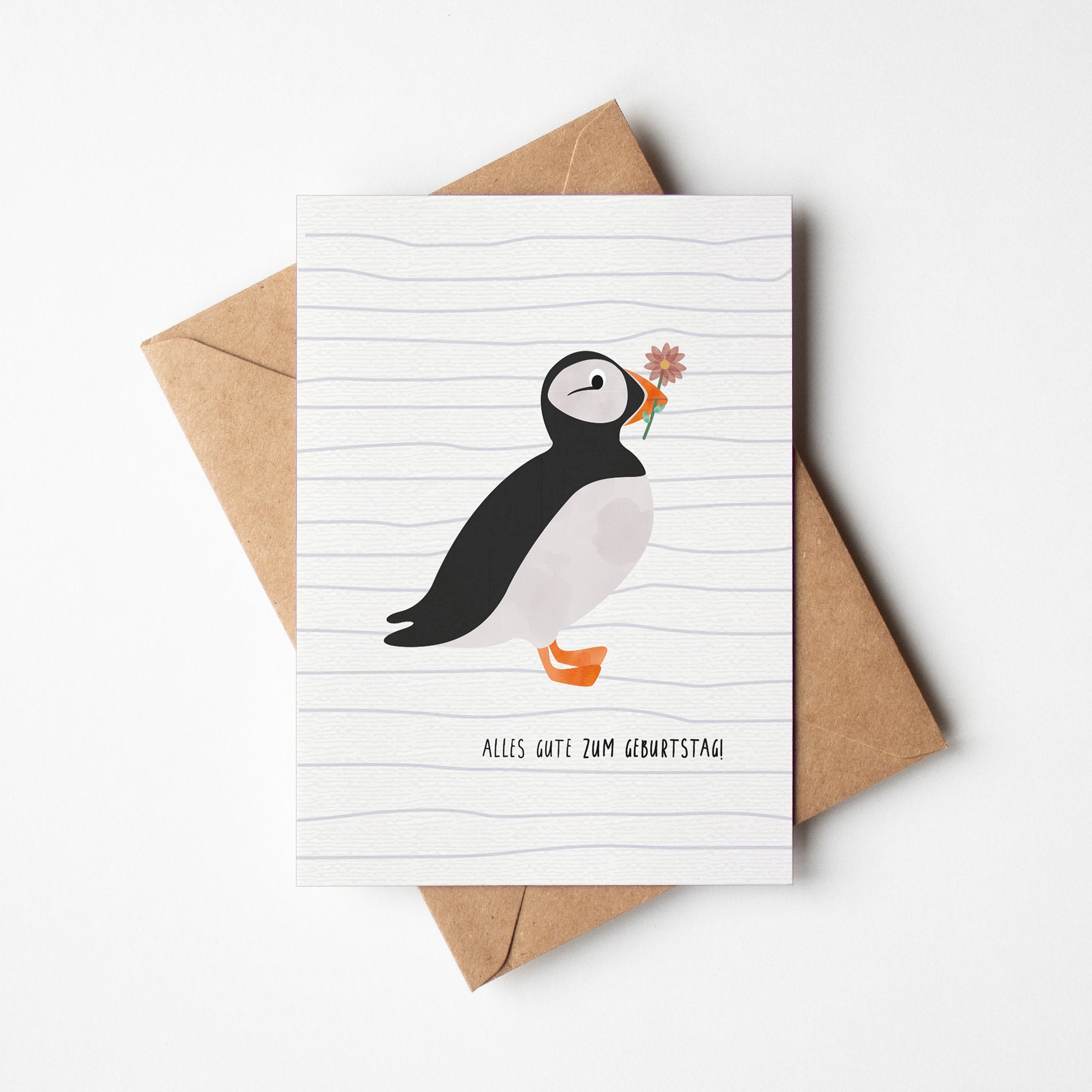 Grußkarte mit der Illustration eines Papageientauchers und dem Text „Happy Birthday“ auf hellem Hintergrund