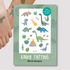 Bogen mit temporären Kindertattoos im Dinosaurier-Design – mit fröhlich illustrierten Dinos wie T-Rex, Triceratops und Stegosaurus. Ein Dino-Spaß für kleine Entdecker:innen