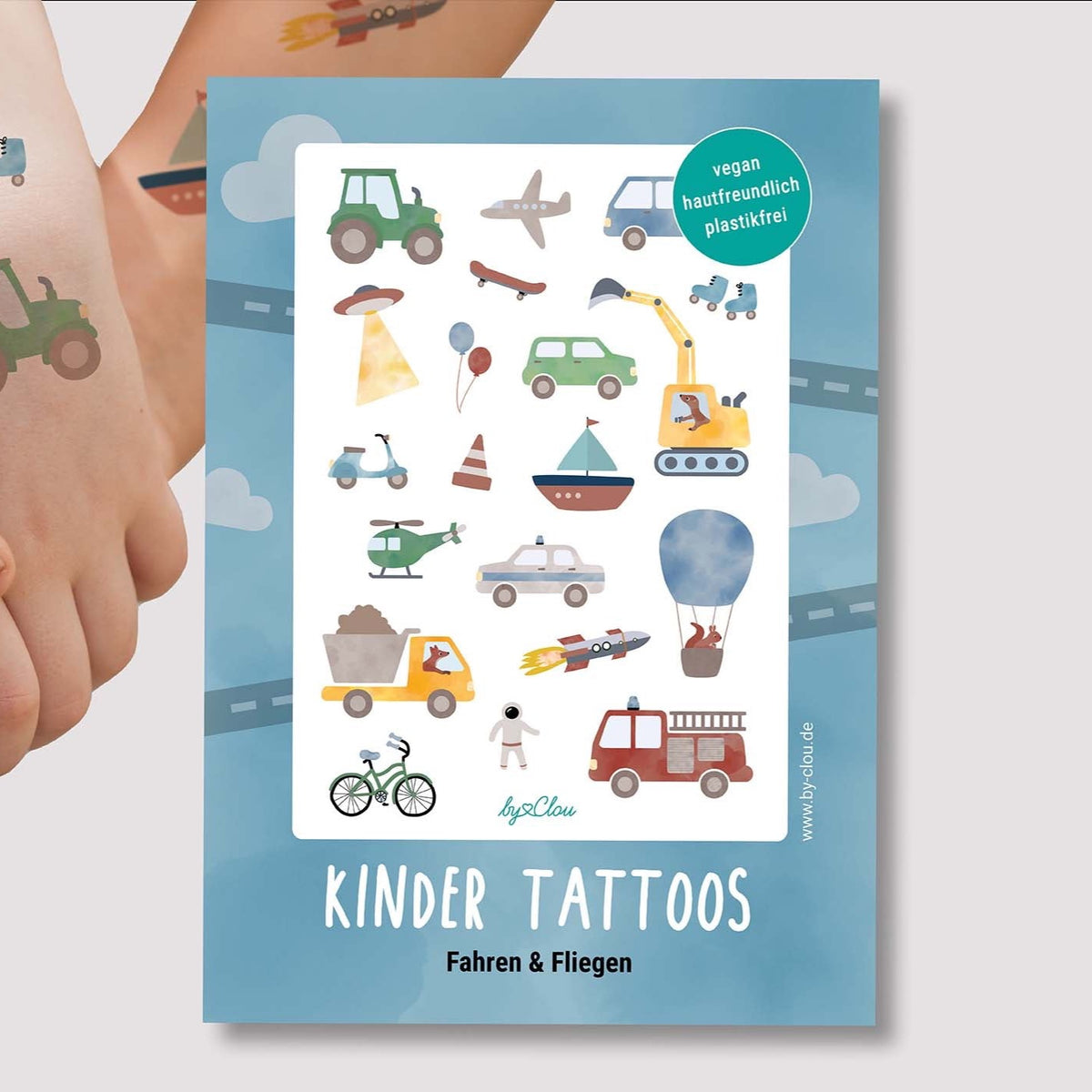 Bogen mit temporären Kindertattoos rund ums Thema Fahrzeuge – mit bunten Illustrationen von Flugzeug, Feuerwehr, Traktor, Auto, Bagger und Co. Ein Highlight für kleine Fahrzeug-Fans