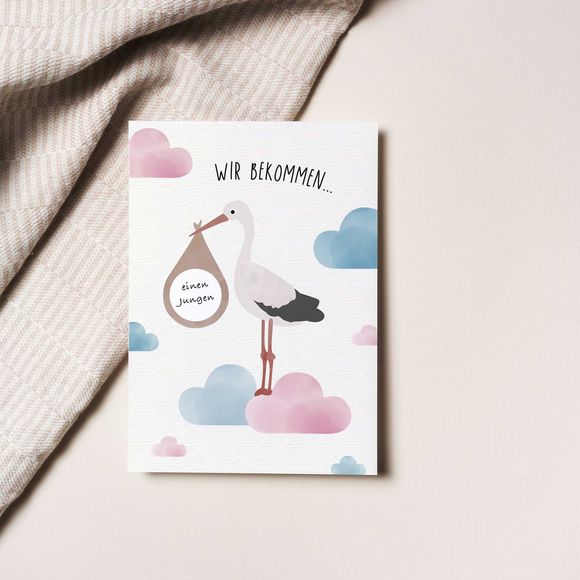 Rubbelkarte mit der Illustration eines fliegenden Storches und dem Text „Es wird ein ...“ auf hellem Hintergrund