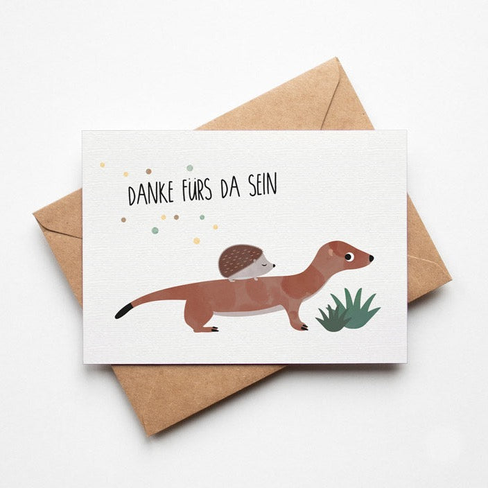 Postkarte mit Wiesel und Igel sowie dem Schriftzug „Danke fürs Da sein“ im liebevollen Design, ideal als Dankeskarte oder kleine Aufmerksamkeit.