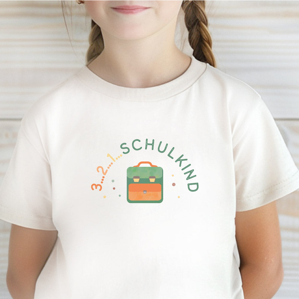 Bügelbild mit der Aufschrift ‚3, 2, 1 – Schulkind‘ – buntes Design mit Sternen und Schulmotiven, ideal zur Einschulung – liebevoll illustriert von byClou