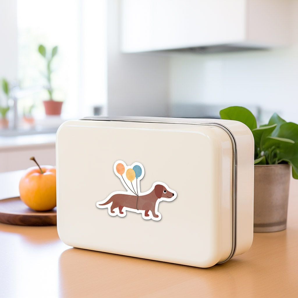 Süßer Dackel-Sticker mit Schwimmring, wasser- und spülmaschinenfest – perfekt für Trinkflaschen, Brotboxen und Co. Verspieltes Design von byClou für kleine Hundefans