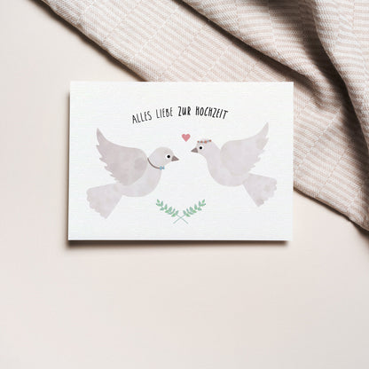 Postkarte mit zwei Tauben und dem Schriftzug „Alles Liebe zur Hochzeit“ im zarten Design, ideal als Hochzeitskarte oder Glückwunschkarte.