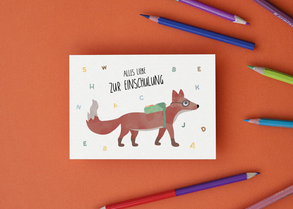 Postkarte mit Buch und dem Schriftzug „Juhuu, Alles Liebe zur Einschulung“ im fröhlichen Design, ideal als Glückwunschkarte zur Einschulung.