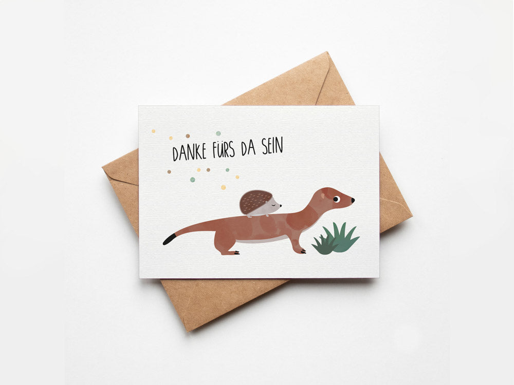 Postkarte mit Wiesel und Igel sowie dem Schriftzug „Danke fürs Da sein“ im liebevollen Design, ideal als Dankeskarte oder kleine Aufmerksamkeit.